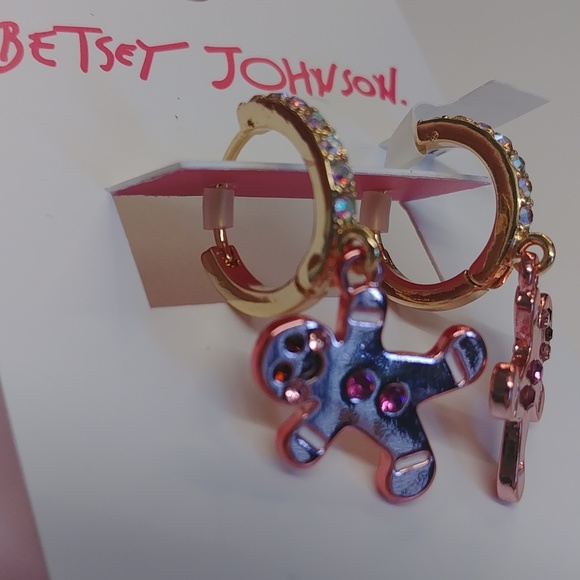 NWT Betsey Johnson Gingerbread Dangle Small Hoop Earrings - Picture 4 of 4